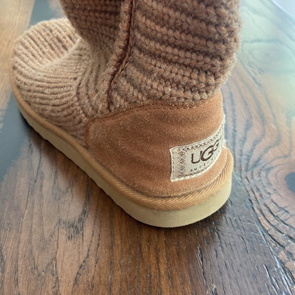 UGG Classic Cardy Knit Boot with - Size 7/Tan - Picture 3 of 8